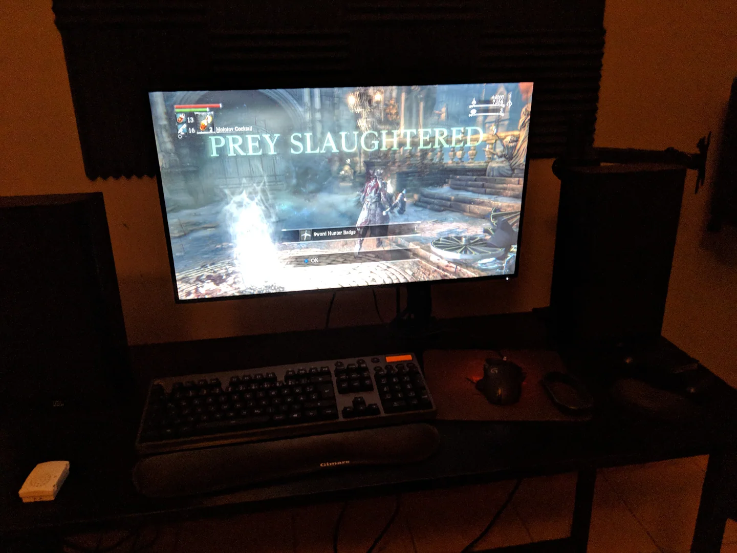 Bloodborneの勝利メッセージ「PREY SLAUGHTERED」が表示されたテレビ画面。